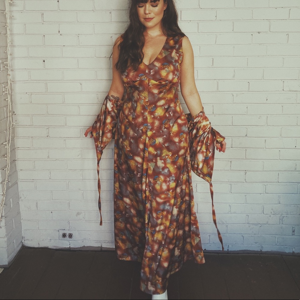 1970’s Shiny Maxi Dress with Matching Bolero Jacket - Picture 2 of 10